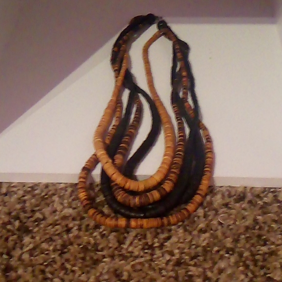 Necklaces in shades of brown - Picture 3 of 5